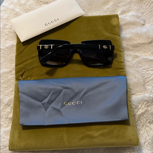 GUCCI  Black Square Sunglasses AUTHENTIC New Made In Italy main image 6